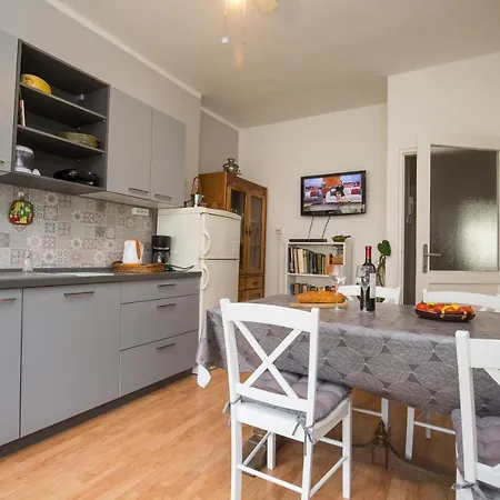 Pietas Iulia Apartment *