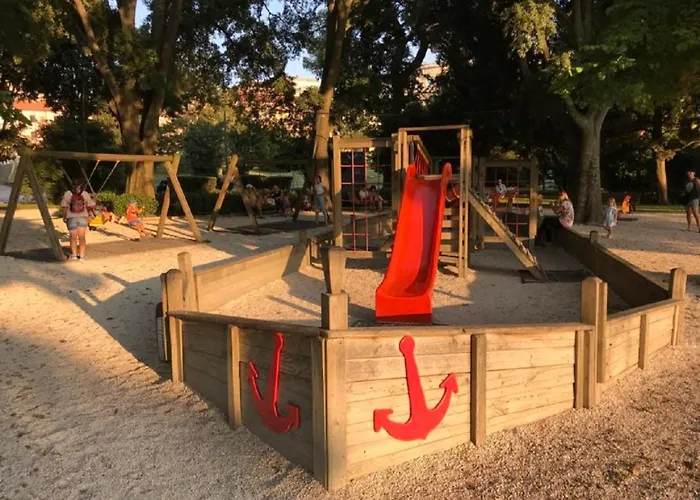 Pietas Iulia * Πούλα